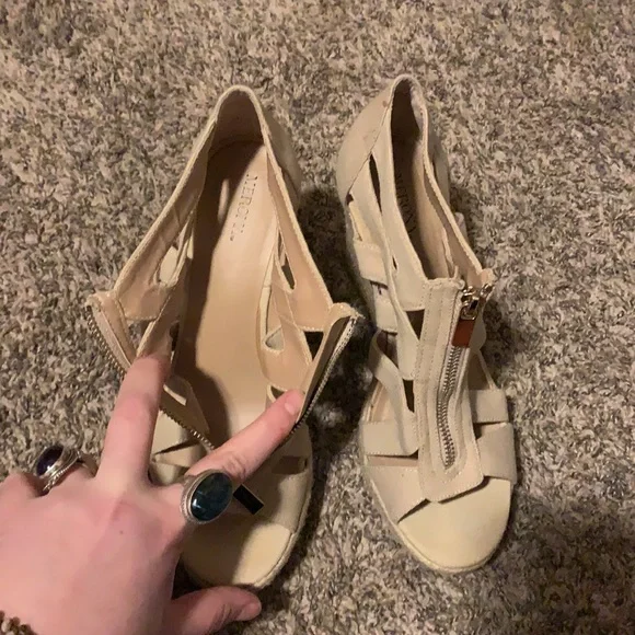 Medina Wedges 9.5 tan. Good condition - Picture 5 of 6